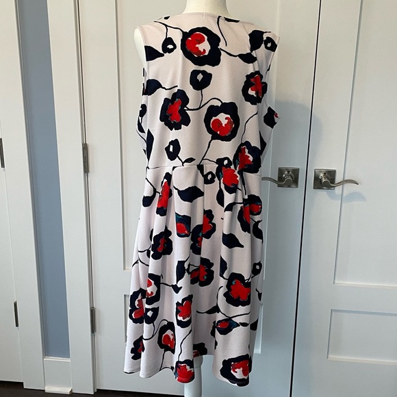 Sleeveless Dress w/ Black & Red Flowered Pattern - Picture 2 of 4